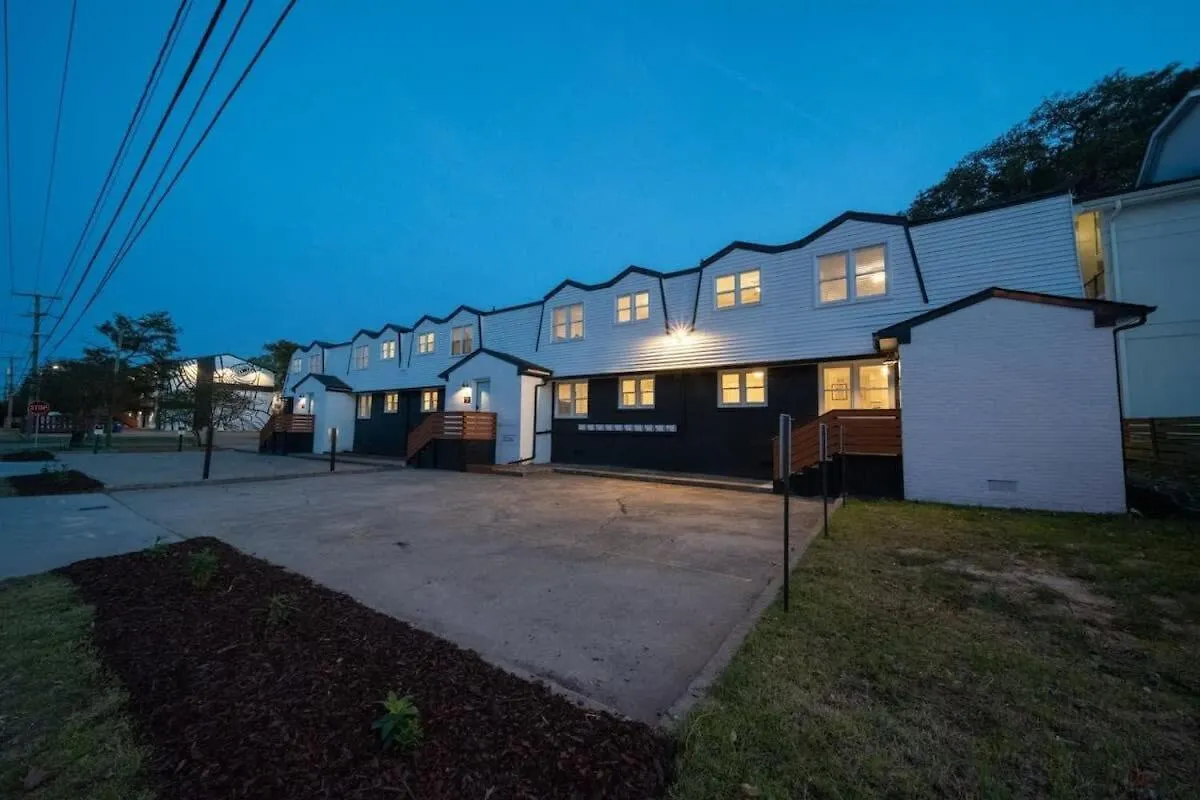 Ov Mosaic - Pond Suite North Camellia Acres Apartment