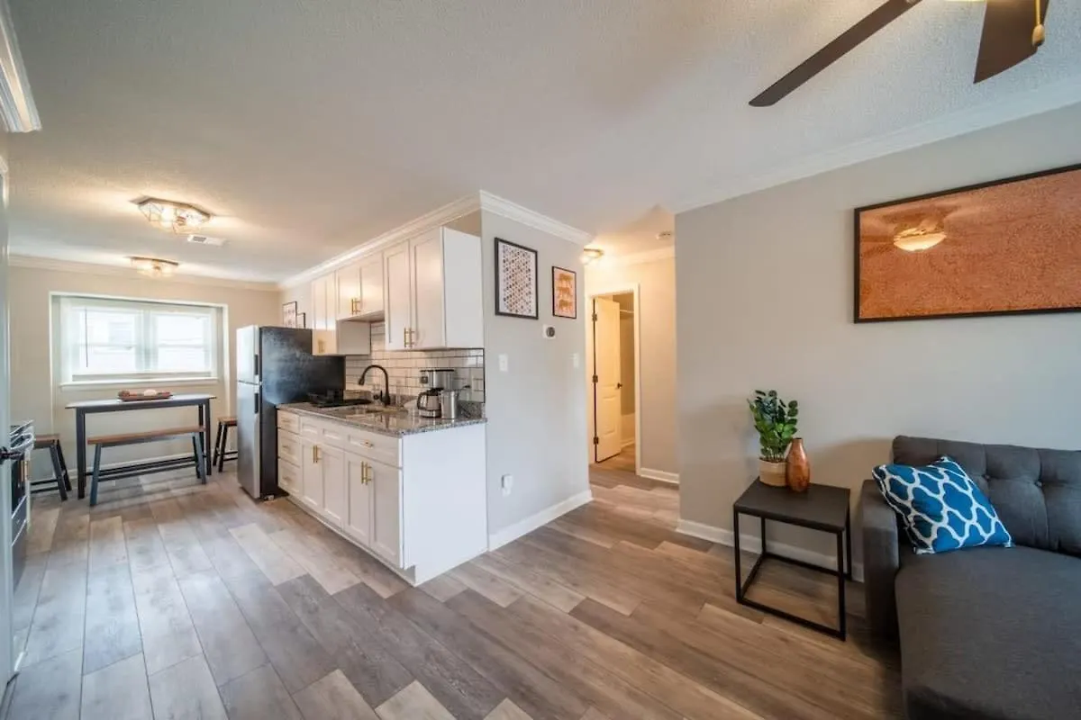 Ov Mosaic - Pond Suite North Camellia Acres Apartment