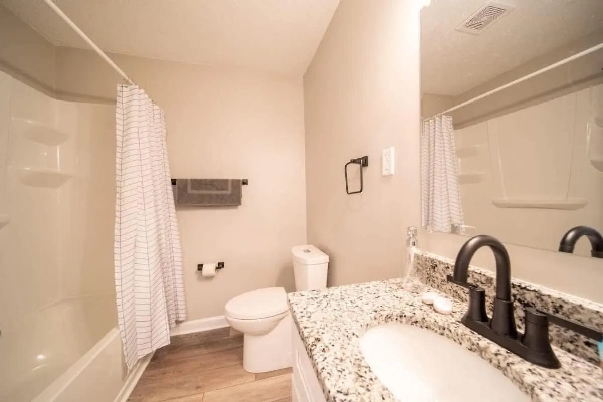 Ov Mosaic - Pond Suite North Camellia Acres